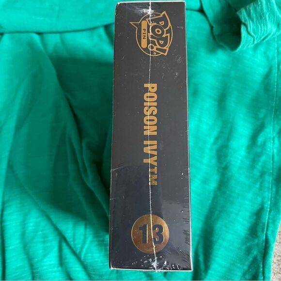 ✨ NIB Funko POP! Pin DC Bombshells Poison Ivy - collectible - Picture 5 of 7